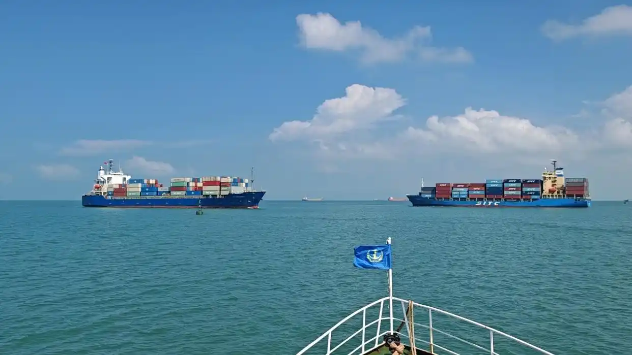 洋浦港实现万吨级船舶双向通航，，，货物周转效率显著提升