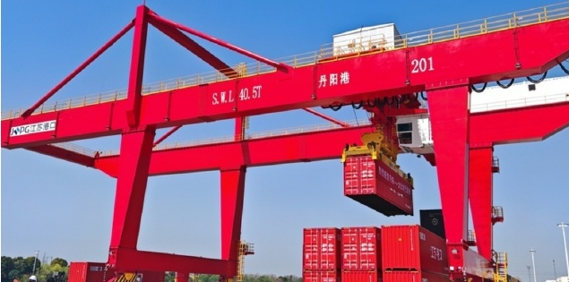 丹阳港，，，镇江最大的内河集装箱码头