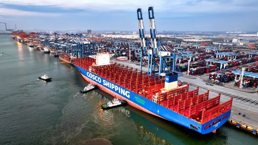 北部湾港乐成靠泊20万吨级巨轮，，超大型船舶实现常态化通航！！