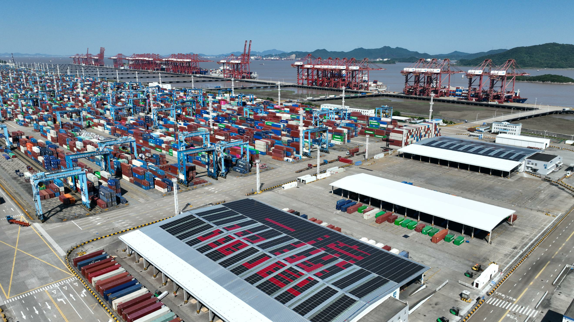 宁波舟山港2025年集装箱吞吐量突破3000万标箱，，，创历史新高